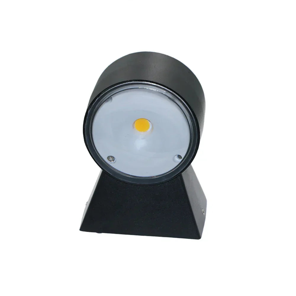 Lampe de Jardin Élégante en Aluminium et Résistante à l’Eau AquaLux