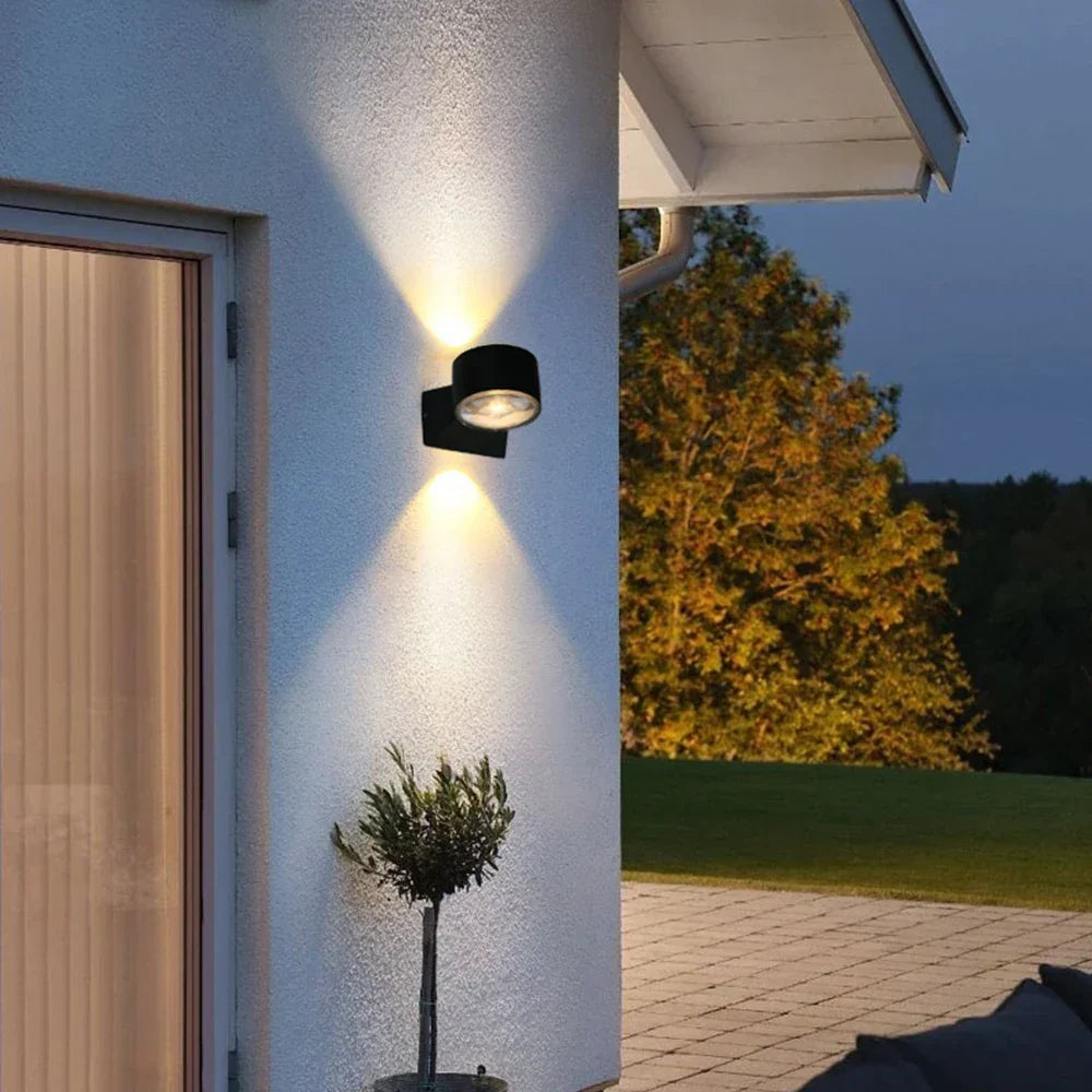 Lampe de Jardin Élégante en Aluminium et Résistante à l’Eau AquaLux