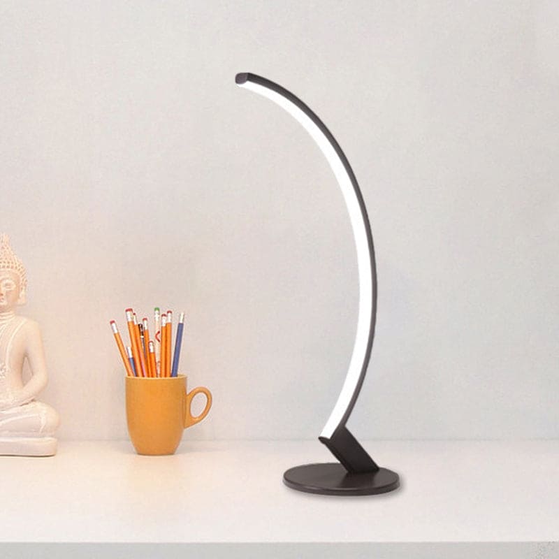 LumoArc – Lampe LED Métal Arc Réglable Noire Salon