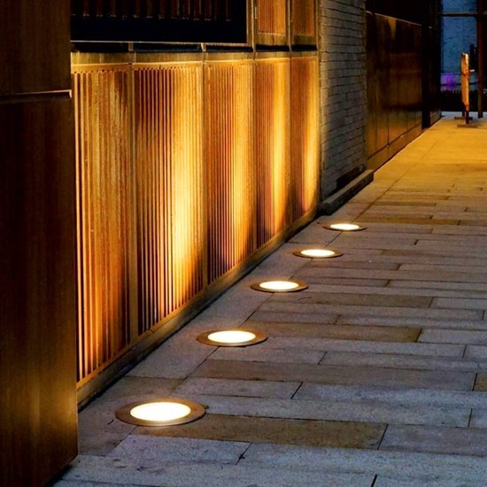 Lampes de Jardin Solaires LED – Étanchéité IP65