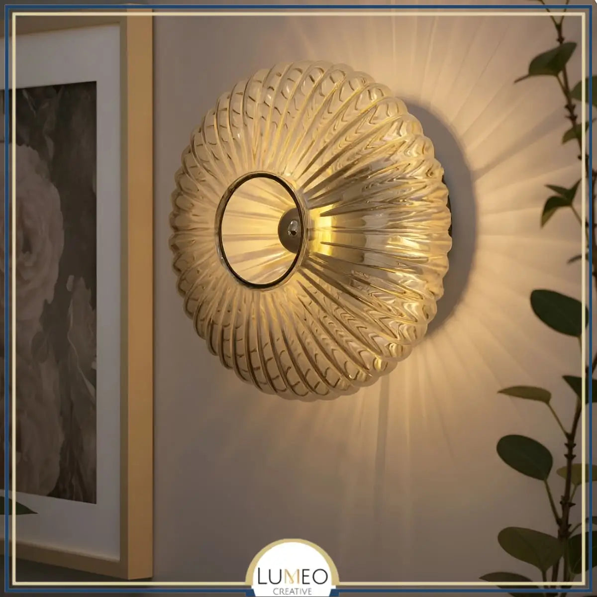 Applique murale ronde | Verre soufflé strié, Support en laiton brossé 1