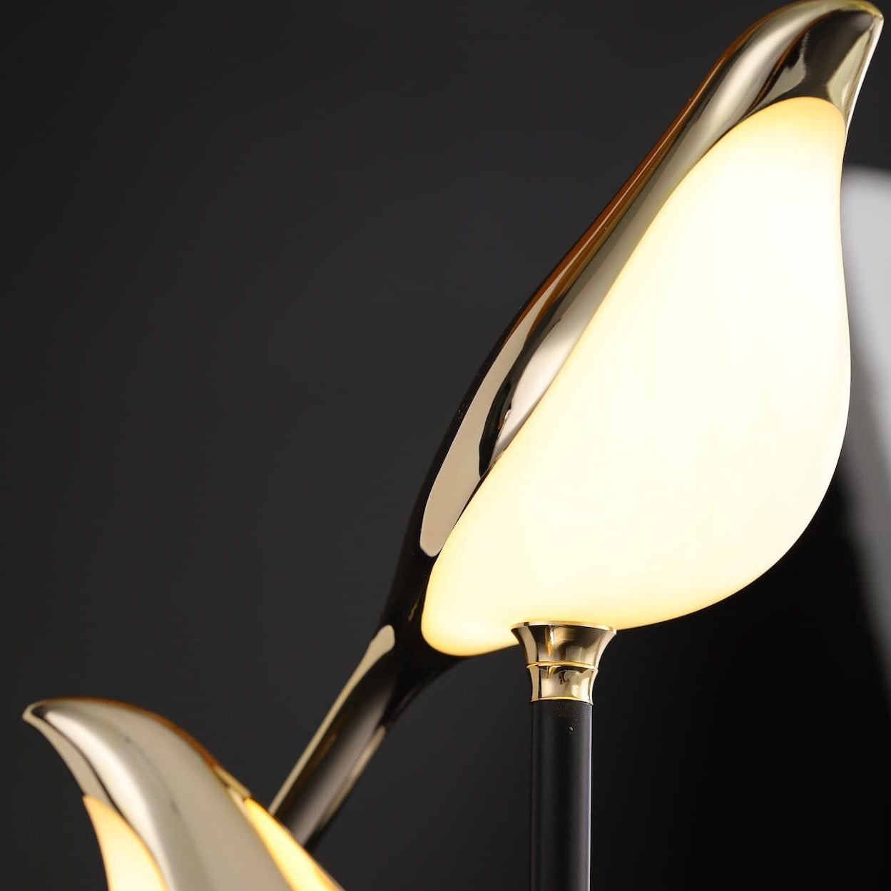 Lunéra – Lampe de Table LED Moderne Dorée pour Salon