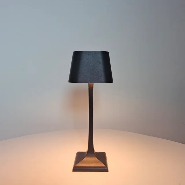 LumoBox – Lampe de Table LED à Forme Carrée Moderne