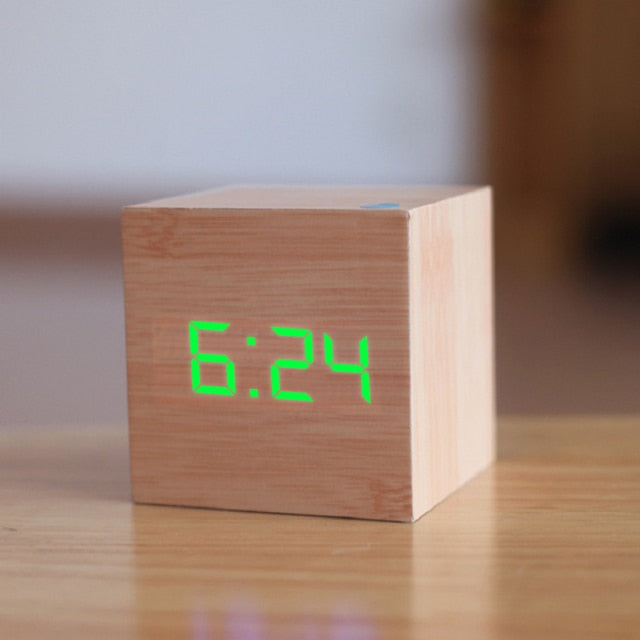 Horloge numérique cubique | Affichage date, température 9
