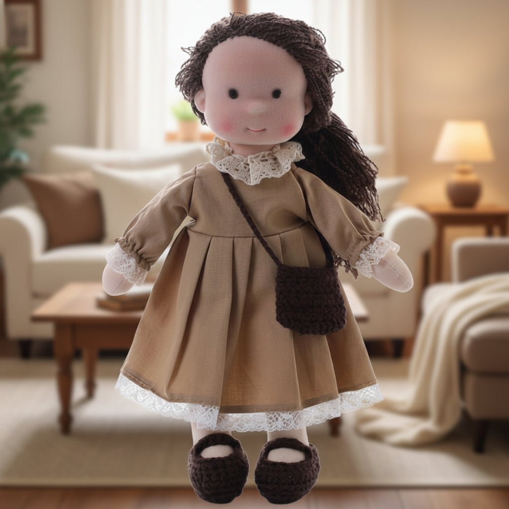 ELORA – Poupée Waldorf faite à la main en coton pour un jeu créatif