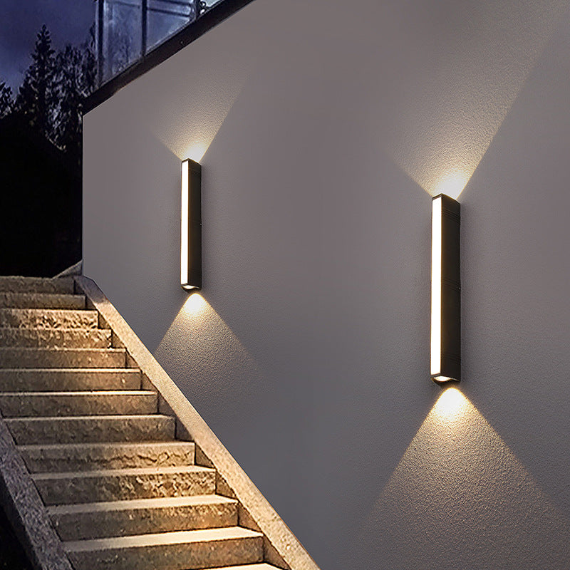 Applique murale extérieure LED LumoShine, moderne, étanche, noire pour terrasse
