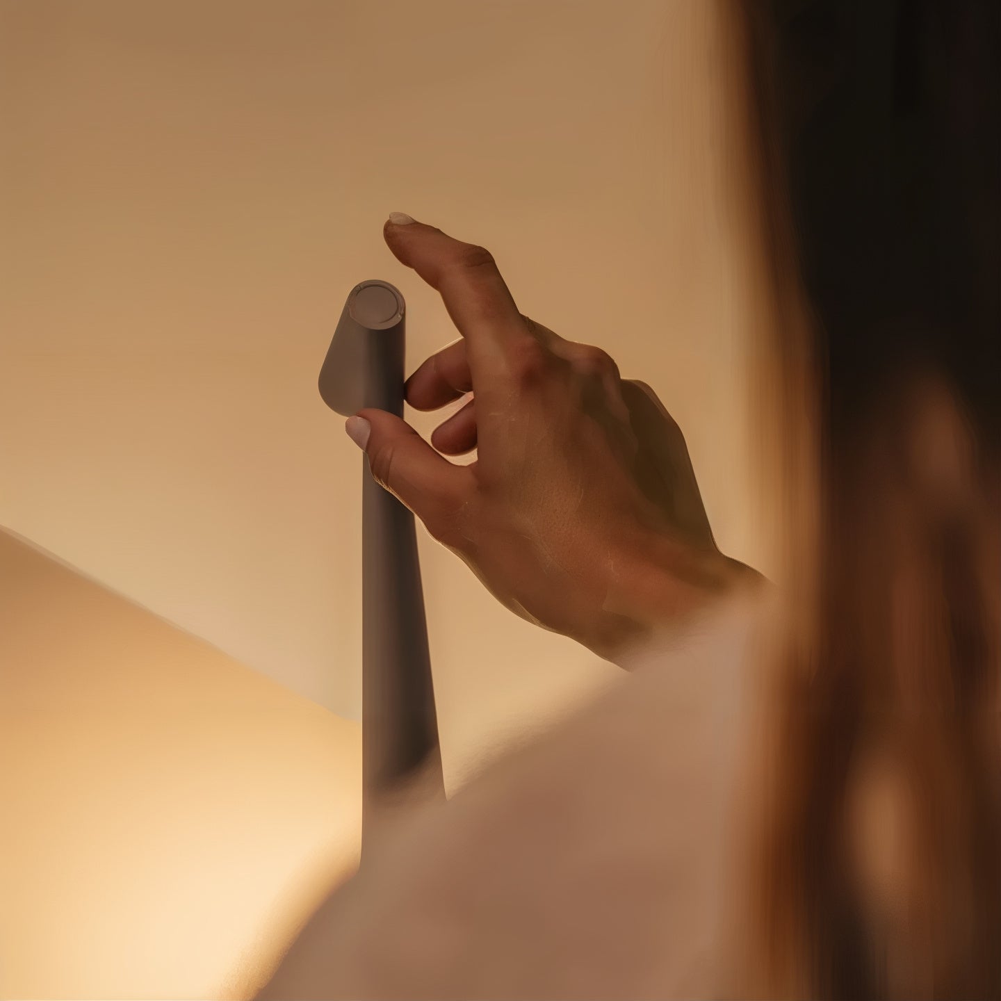 LumiTouch – Lampe LED noire élégante pour salon sans fil