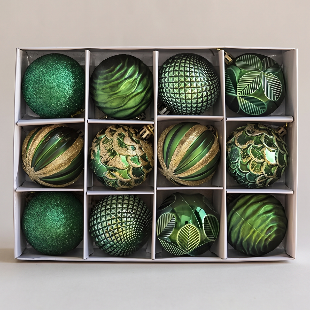 Lot de 24 boules de Noël incassables 6 cm, boules de sapin en cinq couleurs