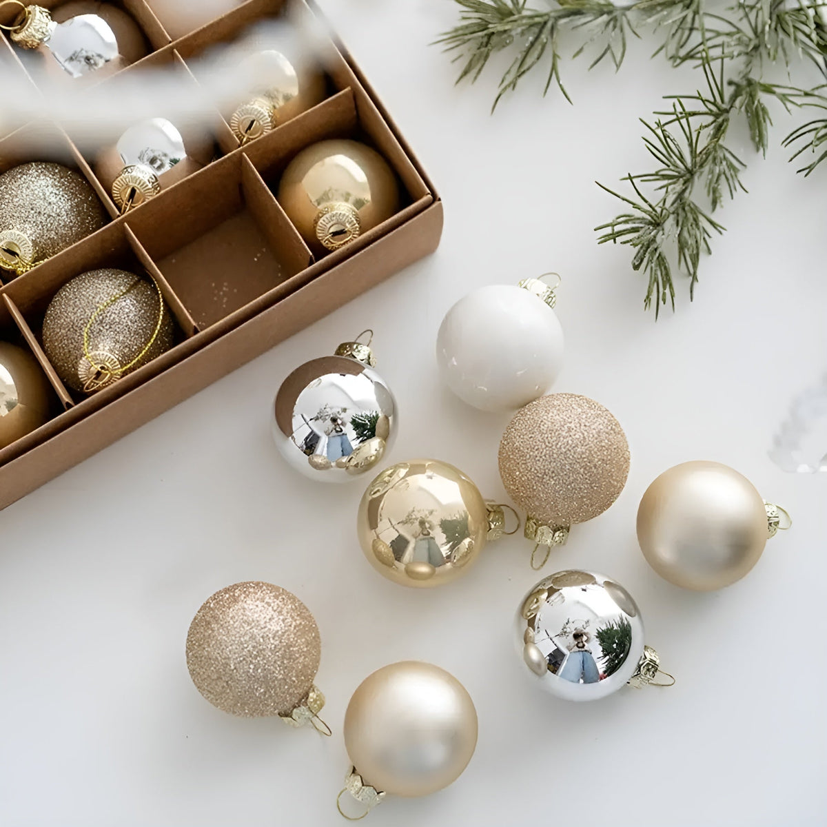 Lot de 25 mini boules de Noël en verre 4 cm, petites boules de sapin en coffret