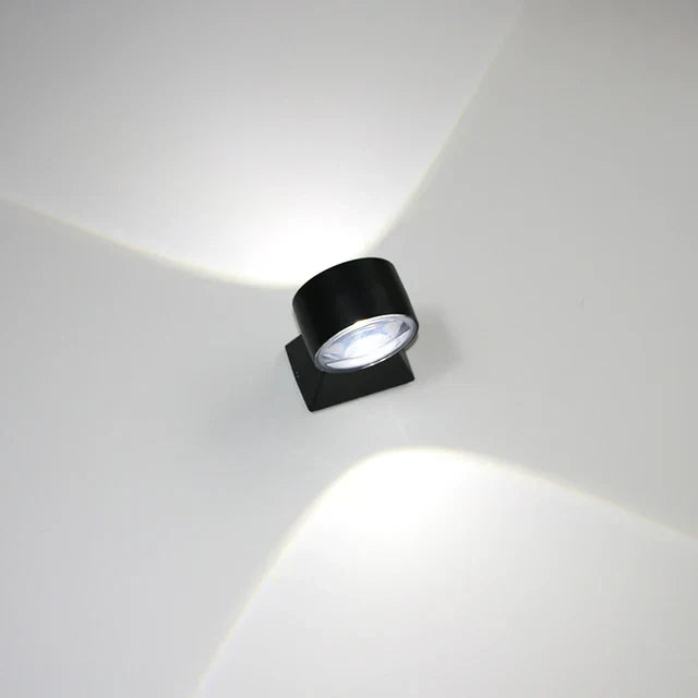 Lampe de Jardin Élégante en Aluminium et Résistante à l’Eau AquaLux