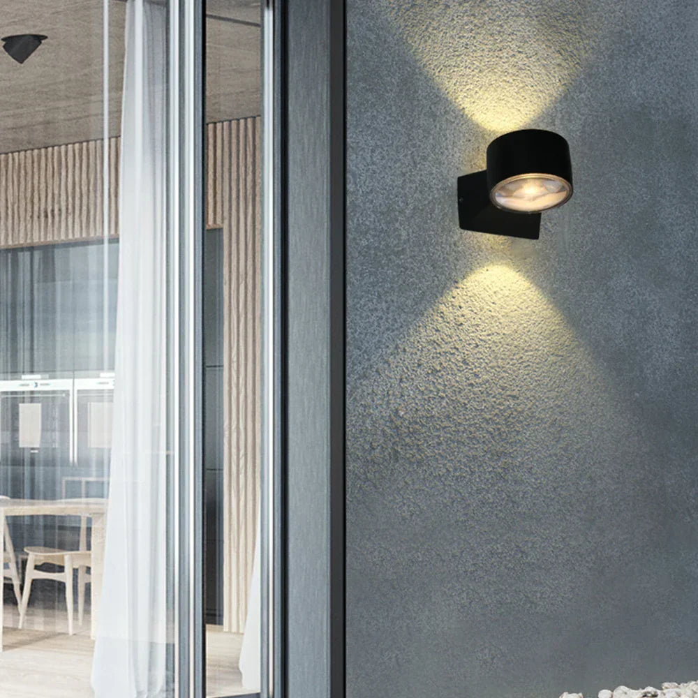 Lampe de Jardin Élégante en Aluminium et Résistante à l’Eau AquaLux