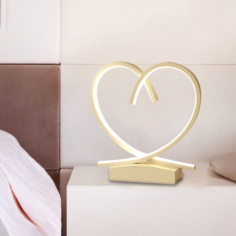 CœurLume – Lampe de Chevet LED en Bois avec Motif Cœur pour Chambre