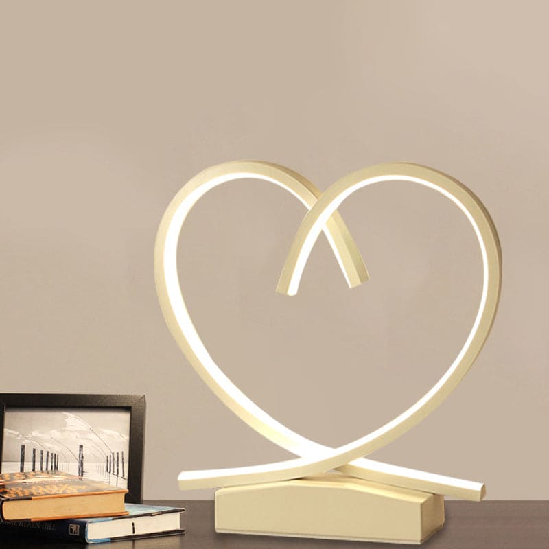 CœurLume – Lampe de Chevet LED en Bois avec Motif Cœur pour Chambre