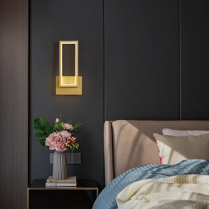LumoBright – Applique Murale LED Rectangulaire Dorée Salon