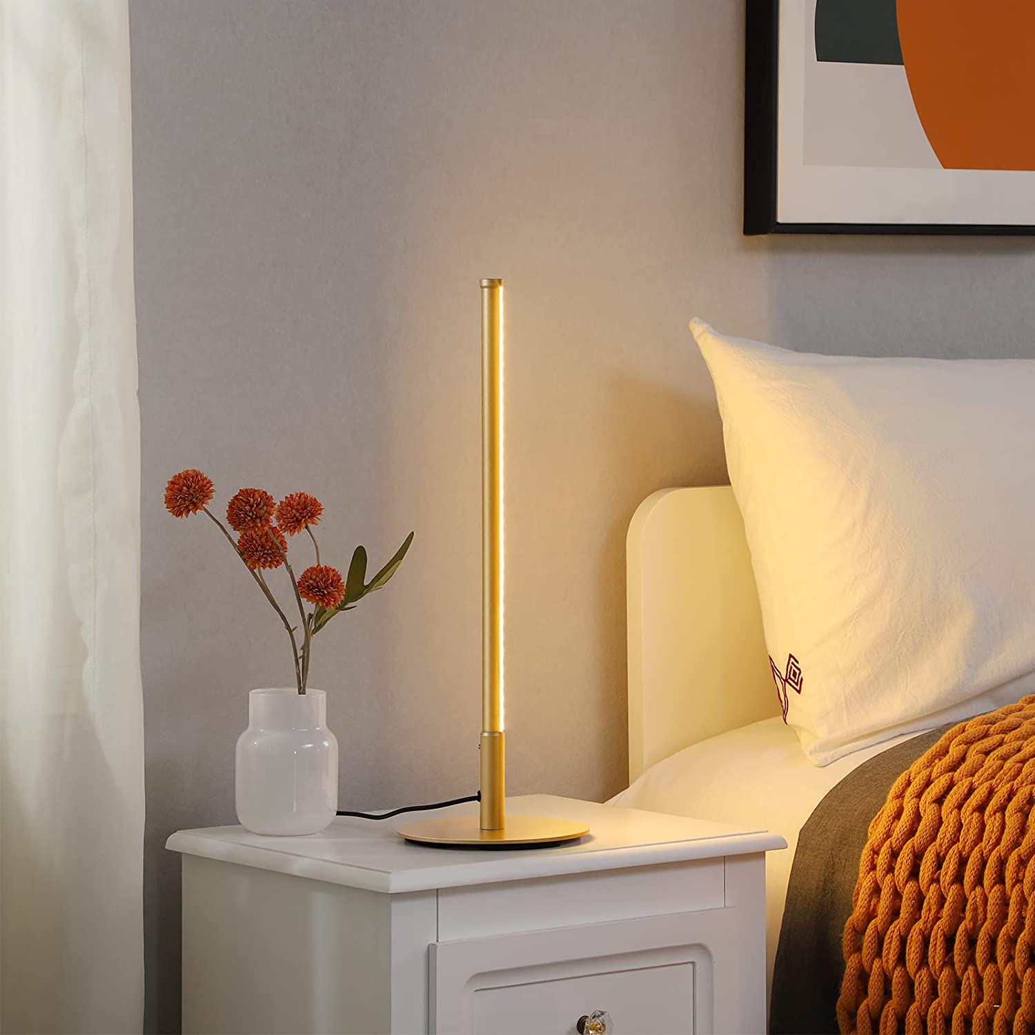 LustrousGold - Lampe de Table LED Dorée au Design Élégant et Moderne