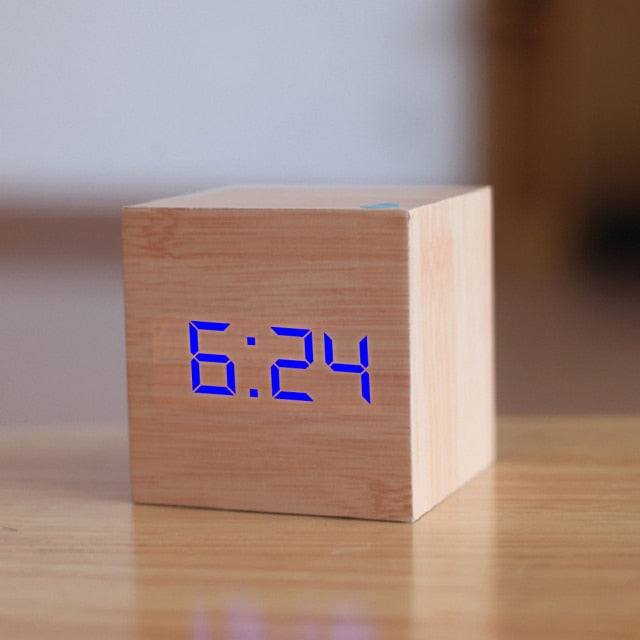 Horloge numérique cubique | Affichage date, température 10