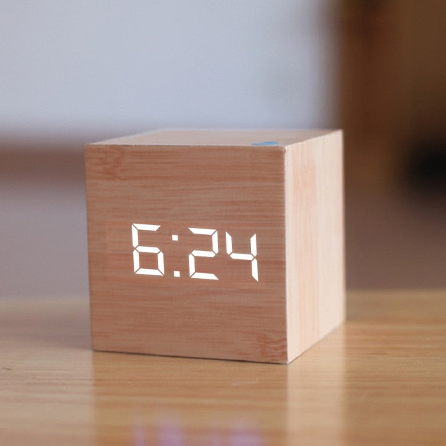 Horloge numérique cubique | Affichage date, température 8
