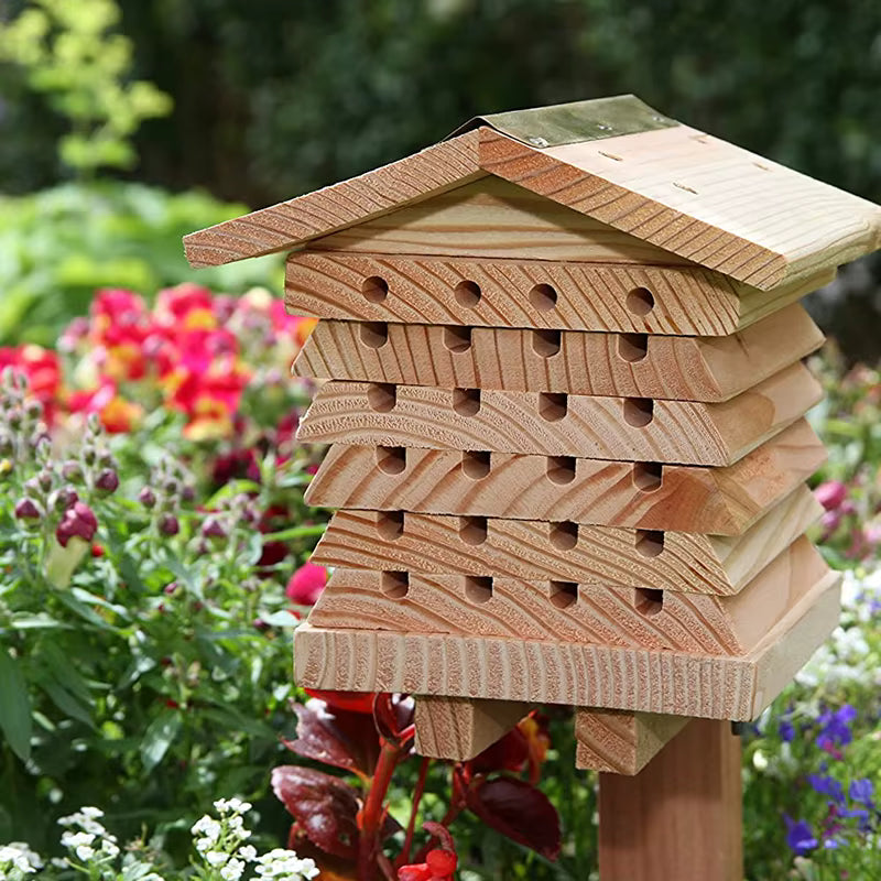 Hôtel À Abeilles | Bois De Cèdre Massif, Toit En Cuivre 4