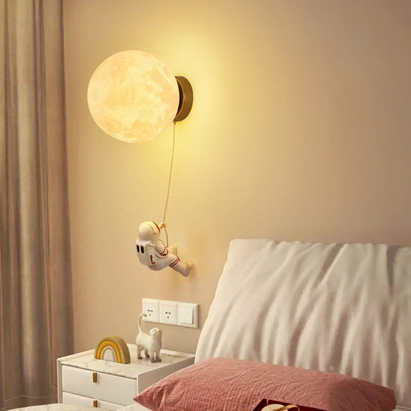 MoonVoyage – Lampe Murale Astronaute en Forme de Lune