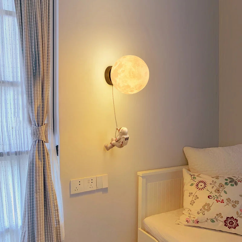 MoonVoyage – Lampe Murale Astronaute en Forme de Lune