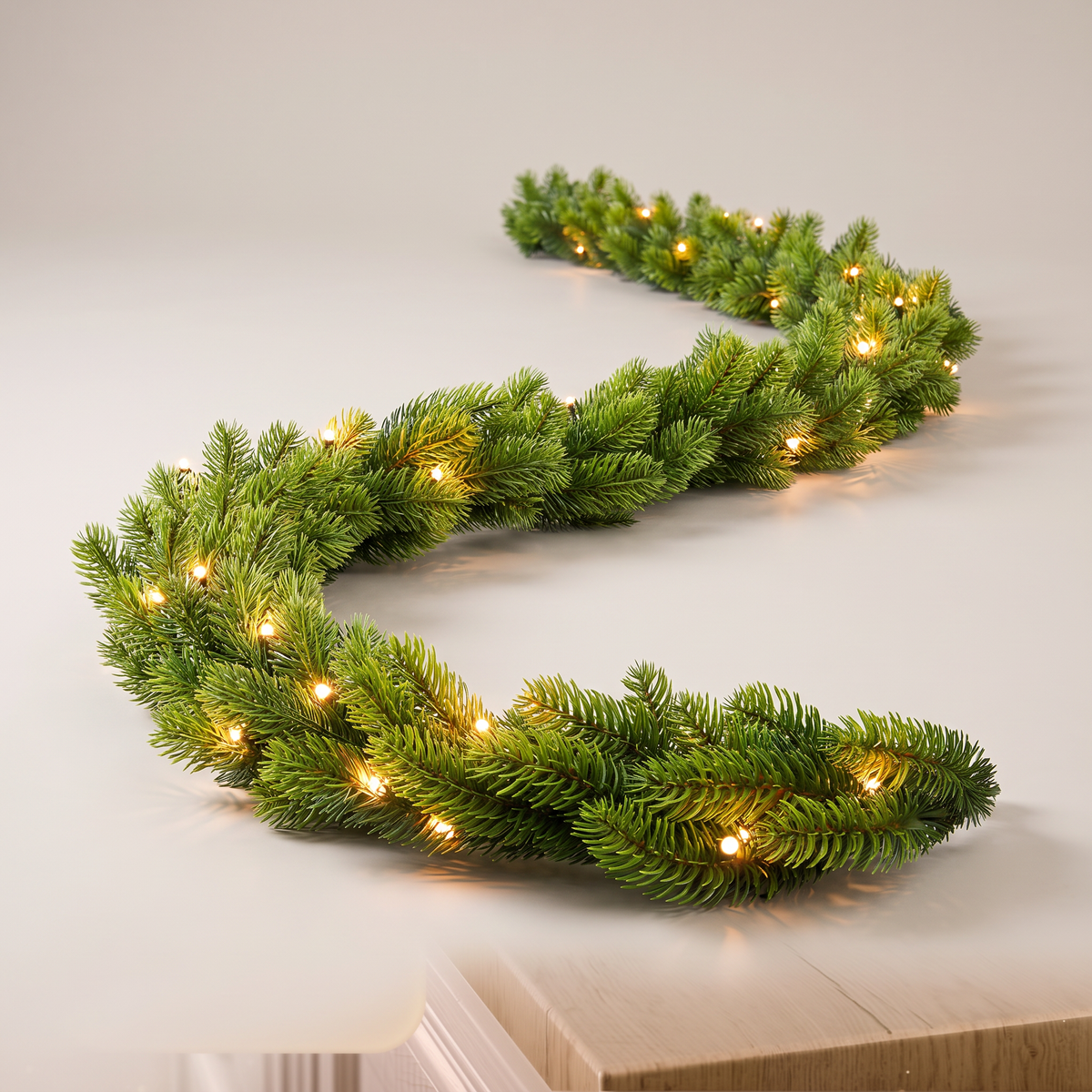 Guirlande de sapin lumineuse 2,7 m réaliste avec LED et minuterie, à piles