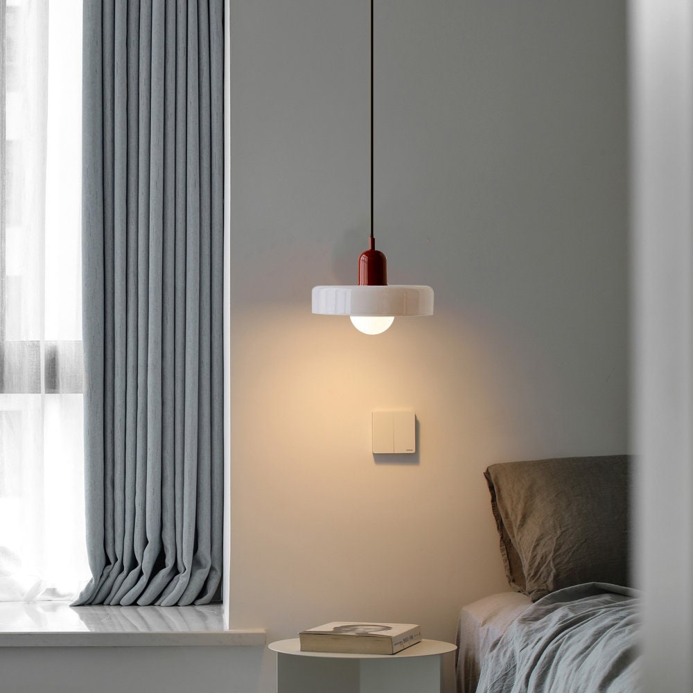 LuminoBau – Suspension Bauhaus en Verre Coloré, Design Moderne, Intérieur