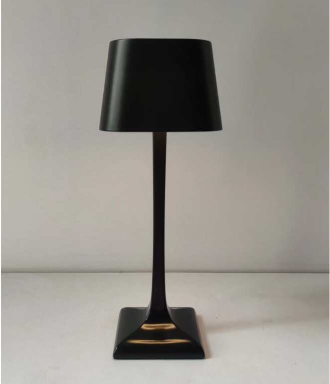 LumoBox – Lampe de Table LED à Forme Carrée Moderne