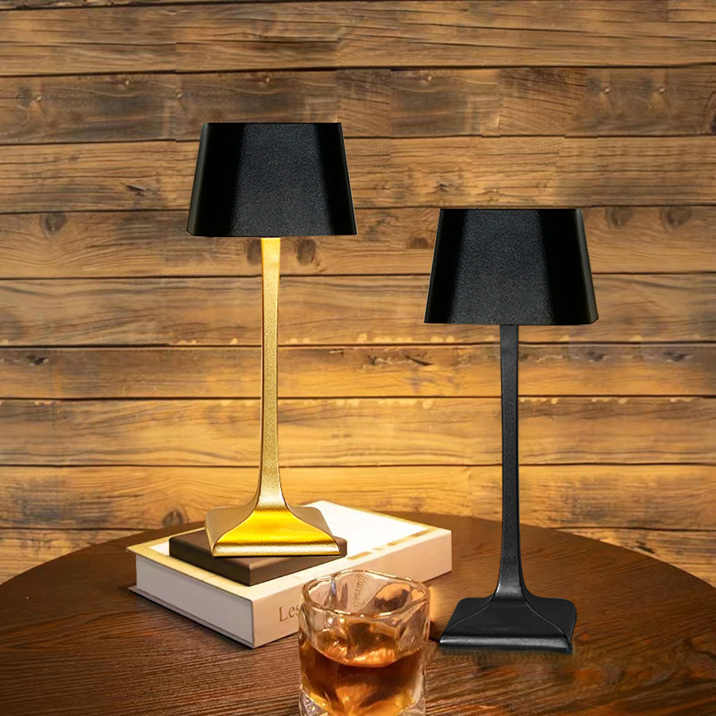 LumoBox – Lampe de Table LED à Forme Carrée Moderne